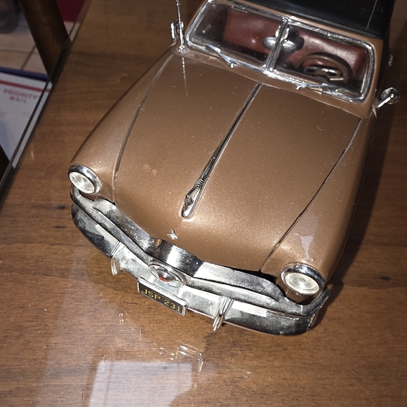 Classic Die-Cast Car Model Set - Blue, Brown, Maroon - Picture 4 of 8